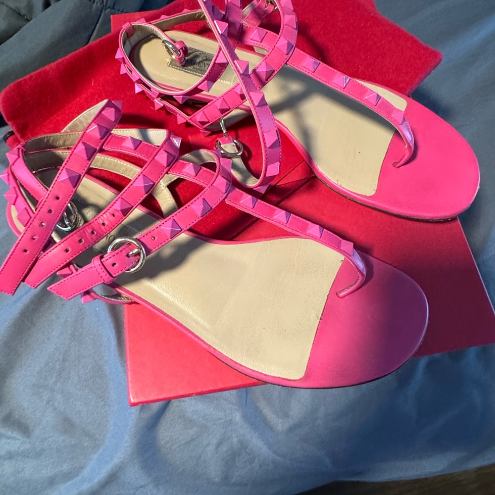 Pink sandals pink studs used excellent condition